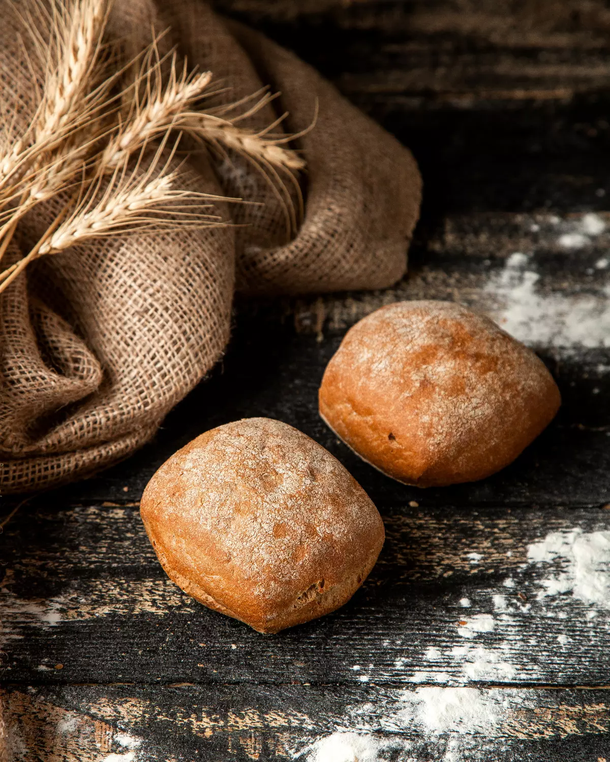 Biały chleb z mąką i pszenicą