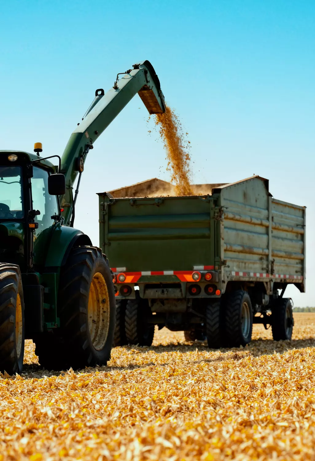 Ciągnik pracujący na polu